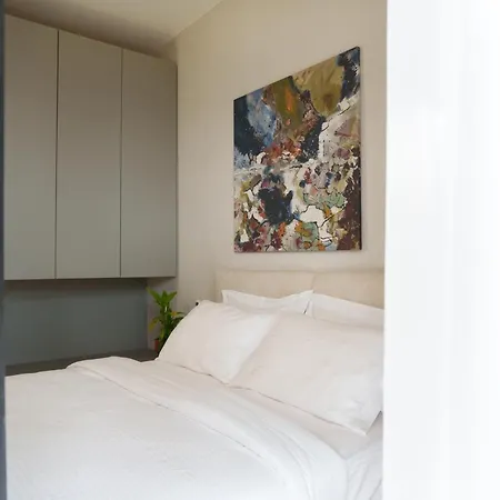 Ee Homes - Curated Design, Tub Skyline Views