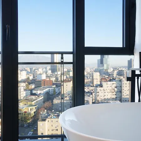 Ee Homes - Curated Design, Tub Skyline Views