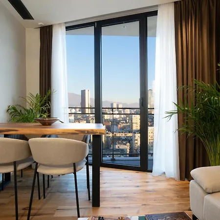 Ee Homes - Curated Design, Tub Skyline Views *