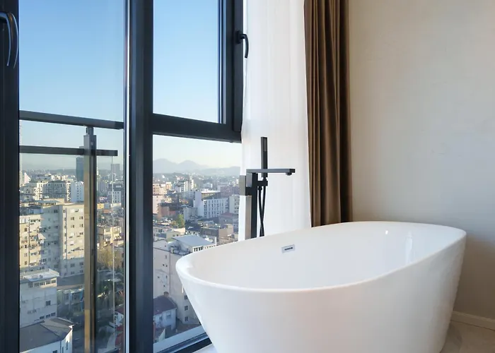 Apartment Ee Homes - Curated Design, Tub Skyline Views