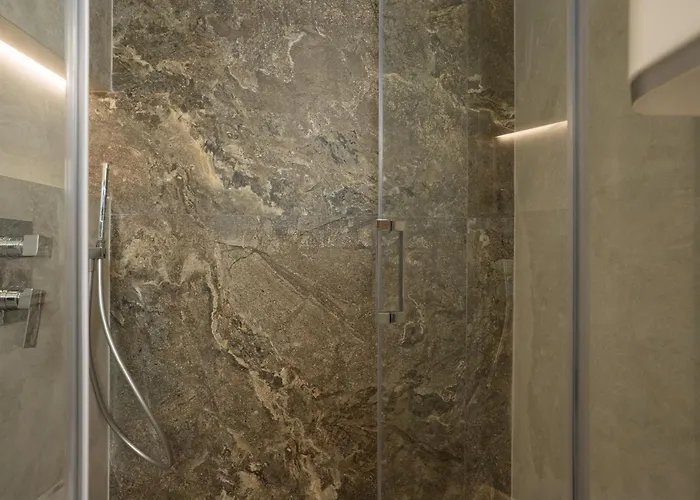 Ee Homes - Curated Design, Tub Skyline Views Apartment *